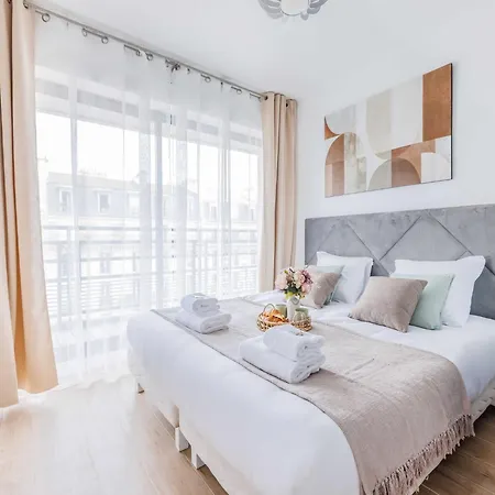 Charming - - Mobility Lease *