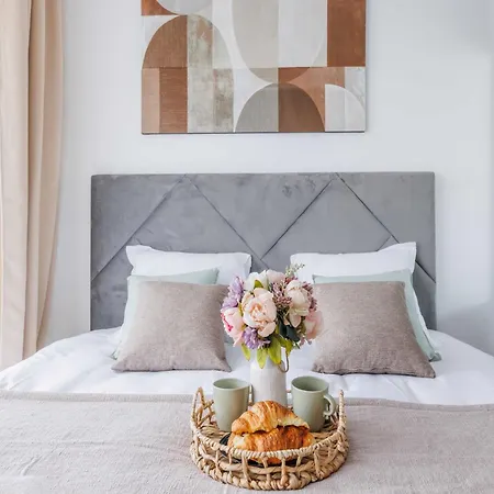 Charming - - Mobility Lease Apartman